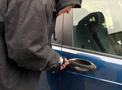 Вор похитил автомобиль, когда хозяин отвернулся