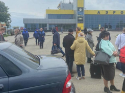 Из ставропольского аэропорта имени Суворова и ТЦ «Космос» вывели всех людей