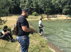 «Огромный толстолобик и белый амур»: что вылавливают ставропольцы в Комсомольском озере 