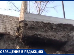 Дом жителя Ставрополя повис над пропастью после оползня