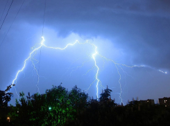 Гроза и ветер ожидаются в начале рабочей недели на Ставрополье