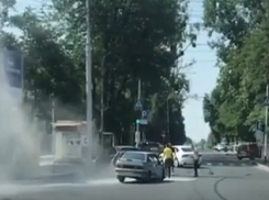 Последствия жесткого ДТП с «пятнашкой» и иномаркой попали на видео в Ставрополе 