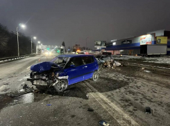 В Невинномысске выезд на встречку закончился смертью водителя и аварией с тремя пострадавшими 