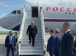 Встречать премьера Мишустина в Пятигорске приехали делегации на «анонимных» автомобилях