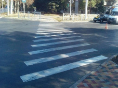 Лихачка за рулем дорогого внедорожника сбила женщину на «зебре» в Ставрополе