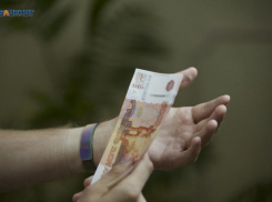 Около 8 тысяч рублей не хватает до зарплаты жителям Ставрополья
