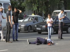 Невнимательный водитель «Лексуса» сбил полицейского на «островке безопасности» под Минводами