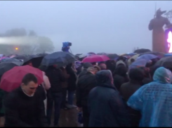 Ставропольчане в непогоду собрались на Крепостной горе ради выступления Дениса Майданова