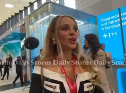 Певицу из Ставрополя Анну Калашникову заметили на ПМЭФ-2023 среди вип-гостей