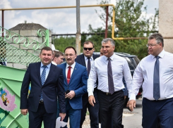 Потрепанный ураганом Зеленокумск посетил полпред президента в СКФО Александр Матовников