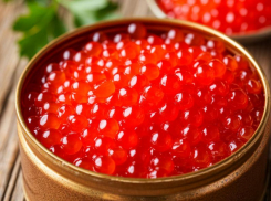 Аферистка из Ставрополья продала фальшивую красную икру пенсионерке за 3 тысячи рублей