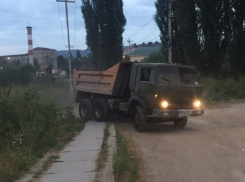 Срезающие путь КамАЗы изуродовали берег и русло реки, - жители Кисловодска