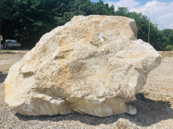 Каменную глыбу превратят в достопримечательность Железноводска