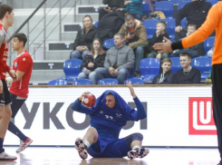 Гандболисты «Виктора» в Ставрополе разошлись боевым миром с астраханскими динамовцами