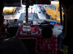 Гигантские пробки образовались по всему Ставрополю из-за сильного ливня