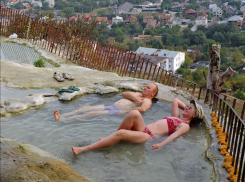 Превратить «бесстыжие ванны» в официальную зону отдыха предложил полпред в СКФО Белавенцев