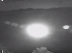 Загадочный светящийся шар попал ночью в объектив камеры видеонаблюдения на Ставрополье