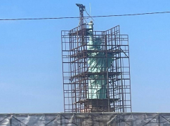 «На нашей земле не нужны символы США»: граждане негодуют из-за установки статуи Свободы на Ставрополье