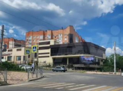 Здание ТЦ продают на перекрестке улиц Серова и Достоевского в Ставрополе за 100 миллионов