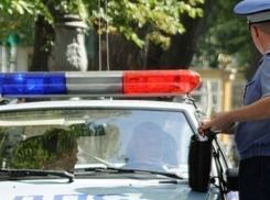 «Митсубиси» врезалась в полицейскую машину: правоохранителя доставили в больницу