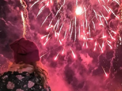 Ставропольцы массово делятся фотографиями и видео грандиозного салюта в честь Дня города 