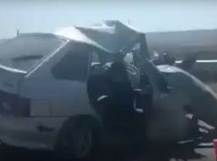 Последствия страшной аварии с «четырнадцатой» на «трассе смерти» попали на видео в Ставропольском крае 