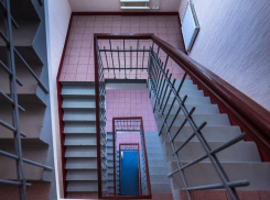 На Ставрополье на лестничной клетке нашли тело 36-летнего мужчины