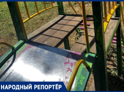 Состояние детской площадки ужаснуло ставропольчанку