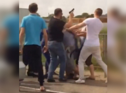 Драка со стрельбой из-за дорожного конфликта под Ставрополем попала на видео