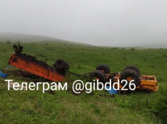 Два человека погибли в ДТП с трактором на Ставрополье