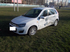 Женщина-водитель госпитализирована после столкновения «Лады-Калины» и «Хендай-Элантра» в Ставрополе