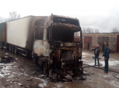 Фура с водкой чуть полностью не сгорела на Ставрополье