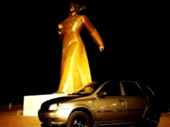Наказан очередной любитель автоселфи около «Солдата» в Ставрополе 