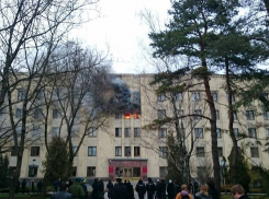 Один из пострадавших на пожаре в Думе Ставрополья был доставлен в реанимацию 