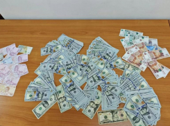 Задержание в аэропорту Минвод: гражданка РФ пыталась провезти 32 тысяч долларов