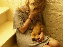 Мужчина целый год совращал родную 13-летнюю дочь в своей квартире в Ставрополе