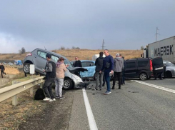 Многокилометровая пробка образовалась из-за ДТП на выезде из Ставрополя