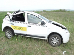 На Ставрополье женщина перевернулась на автомобиле, уходя от столкновения