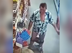 «Эротическое» шоу со снятыми трусами устроил шокированным продавщицам мужчина под Ставрополем и попал на видео