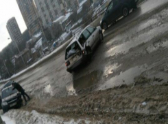 Авария на Киринском мосту в Ставрополе попала на видео