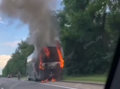 На трассе в Георгиевском округе загорелся автобус с детьми