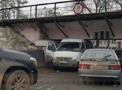 Навигатор завел «Газель» под знаменитый мост-ловушку в Пятигорске