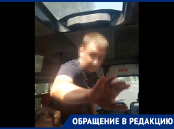 Мужчина с ребенком атаковал девушку в ставропольской маршрутке