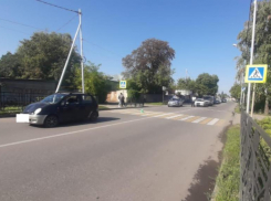 Попавшую под колеса легковушки пятигорчанку доставили в больницу с тяжелыми травмами