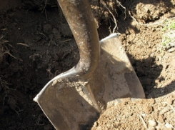 Мужчину в противогазе заживо похоронили ночью на Ставрополье