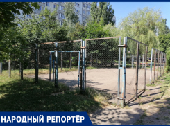 «Проволока торчит»: на каком футбольном поле вынуждены играть дети Ставрополя