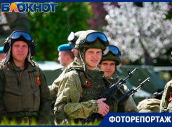 Фоторепортаж: как проходили долгожданный парад Победы и Бессмертный полк