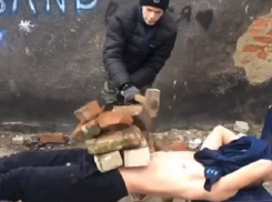 Юноша из Будённовска решил поменять свой мир с помощью кирпичей и битого стекла