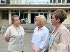 После раздевания школьниц на ЕГЭ в Воронеже депутат Госдумы Казакова проверила рамки металлоискателей на Ставрополье
