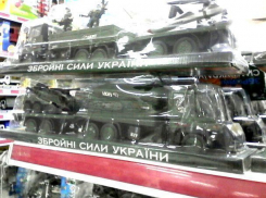«Пусть такие игрушки продают в Украине, а не у нас!», - возмущенный покупатель об украинских танках в магазине Ставрополя
